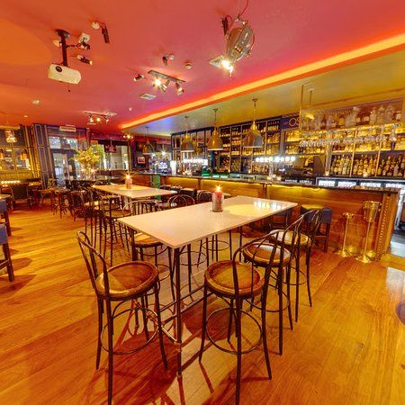Oscars Cafe Bar